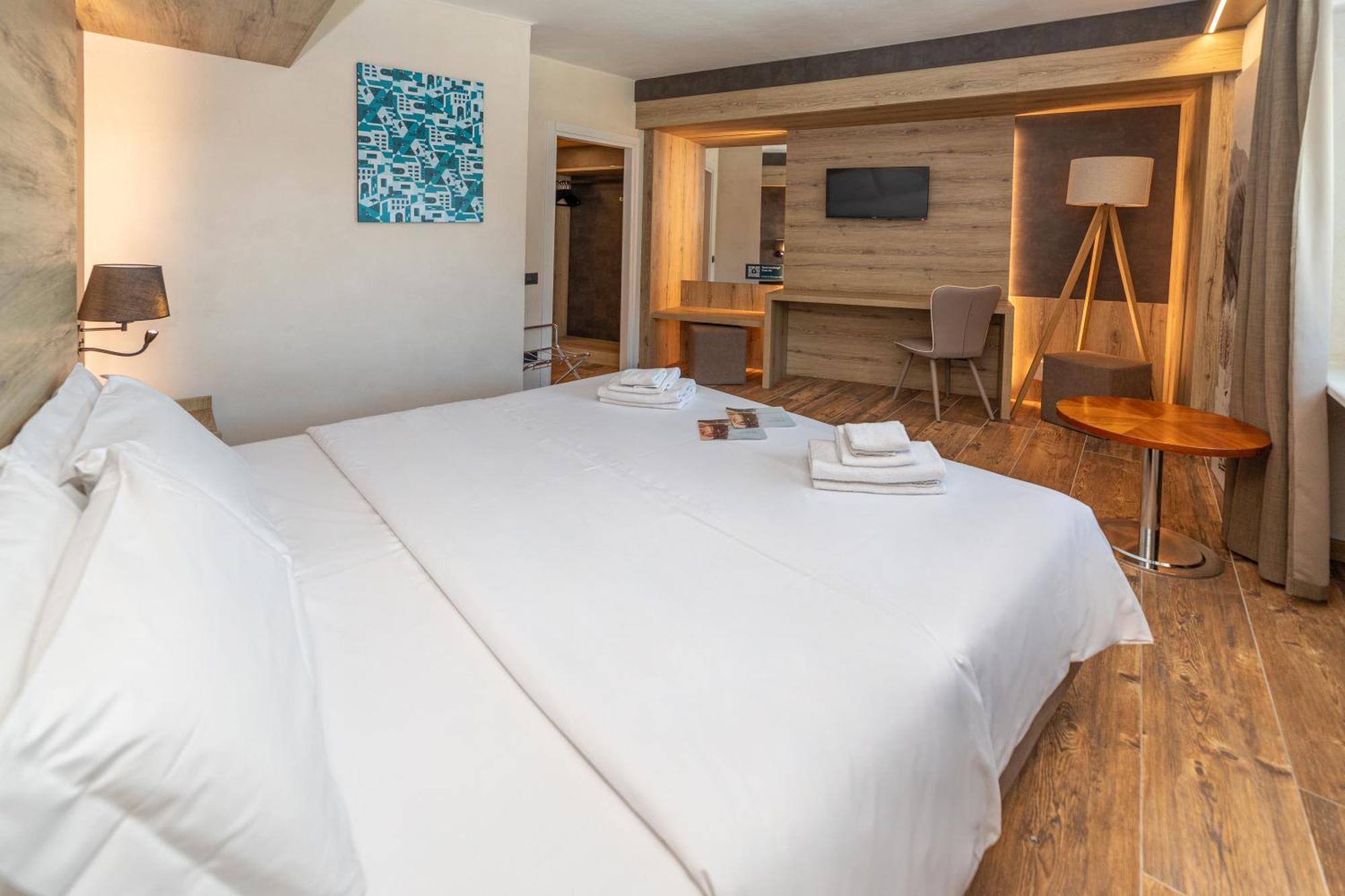Hotel La Torre Oulx Esterno foto