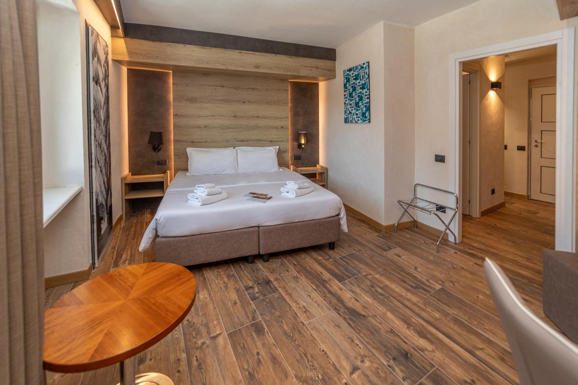 Hotel La Torre Oulx Esterno foto